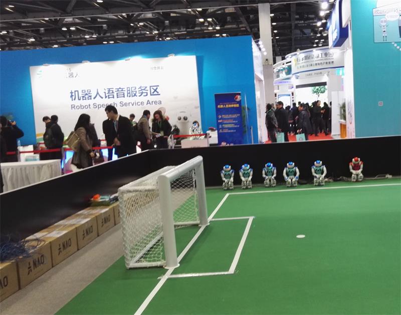 Robots grace exhibition with impressive performances at WRC 2015