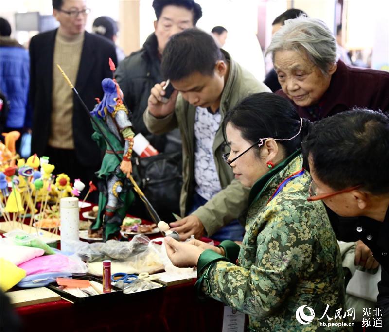 Intangible cultural heritage exhibition along Yangtze River opens in Hubei