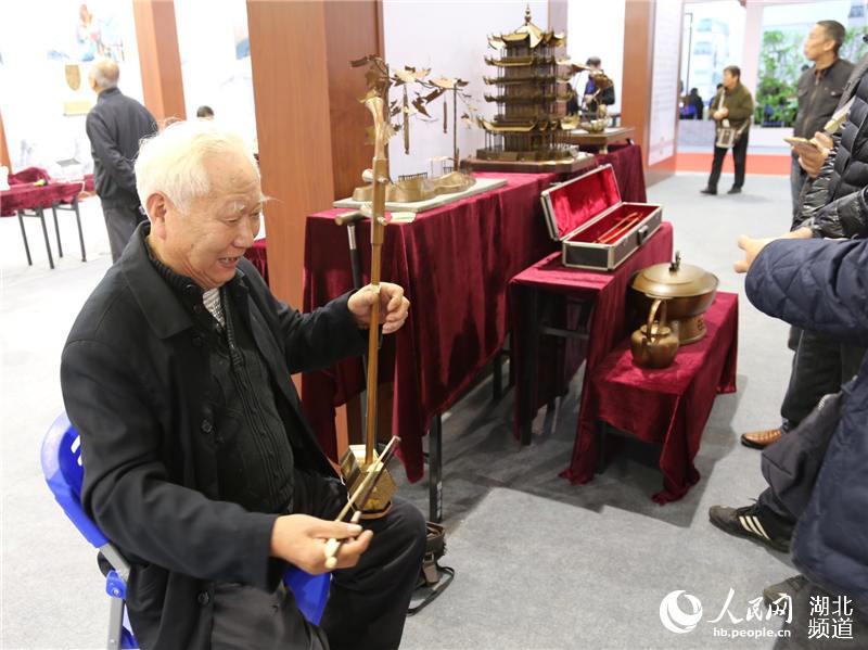 Intangible cultural heritage exhibition along Yangtze River opens in Hubei