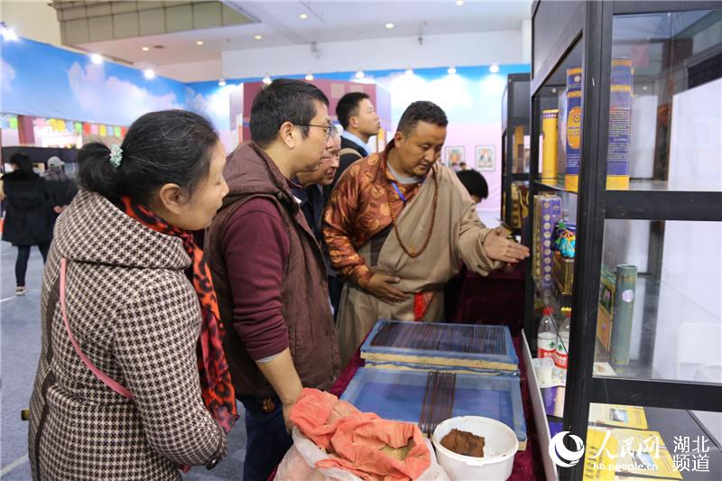 Intangible cultural heritage exhibition along Yangtze River opens in Hubei