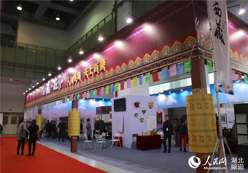 Intangible cultural heritage exhibition along Yangtze River opens in Hubei