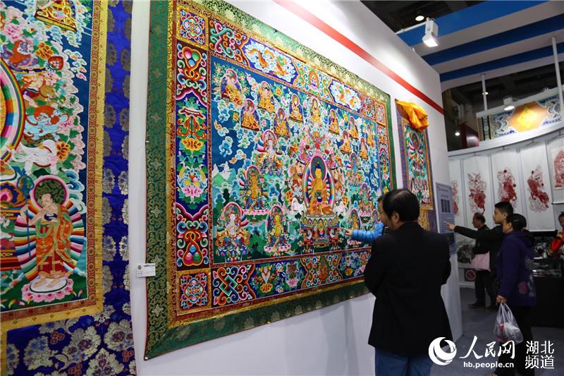 Intangible cultural heritage exhibition along Yangtze River opens in Hubei