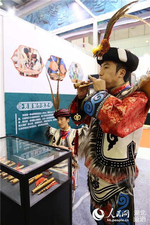 Intangible cultural heritage exhibition along Yangtze River opens in Hubei