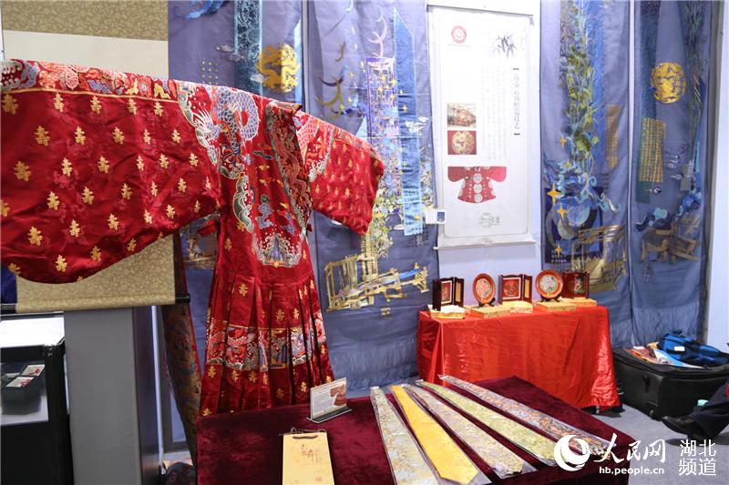 Intangible cultural heritage exhibition along Yangtze River opens in Hubei