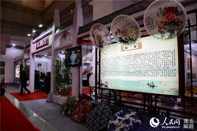 Intangible cultural heritage exhibition along Yangtze River opens in Hubei