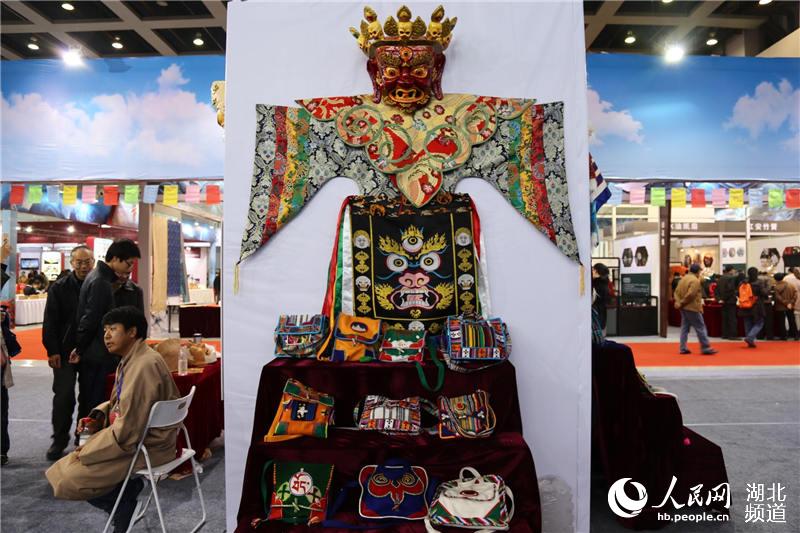 Intangible cultural heritage exhibition along Yangtze River opens in Hubei