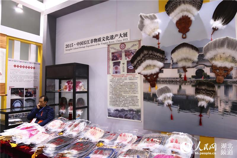 Intangible cultural heritage exhibition along Yangtze River opens in Hubei