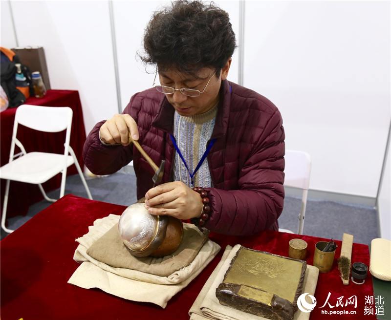 Intangible cultural heritage exhibition along Yangtze River opens in Hubei