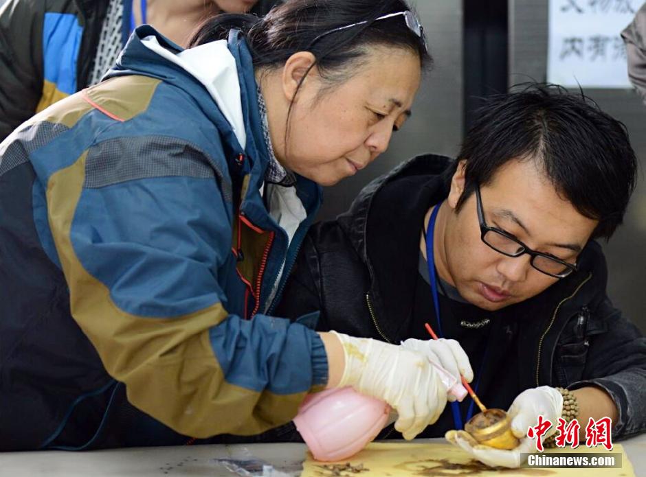 More rare gold relics found in 2000-yr-old tomb