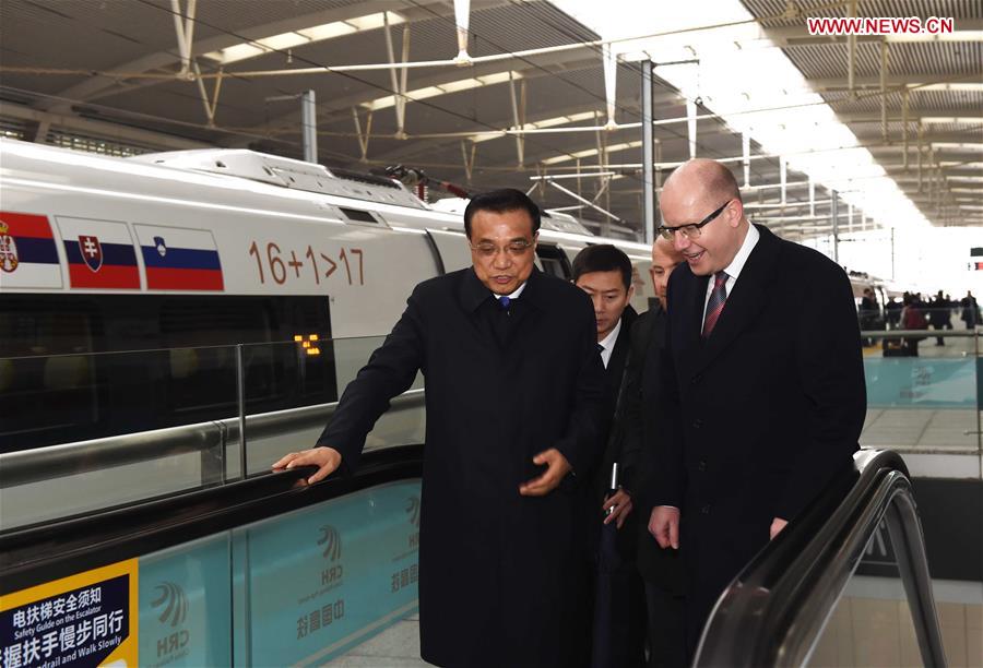 Premier Li invites CEE countries leaders to take China-made bullet train