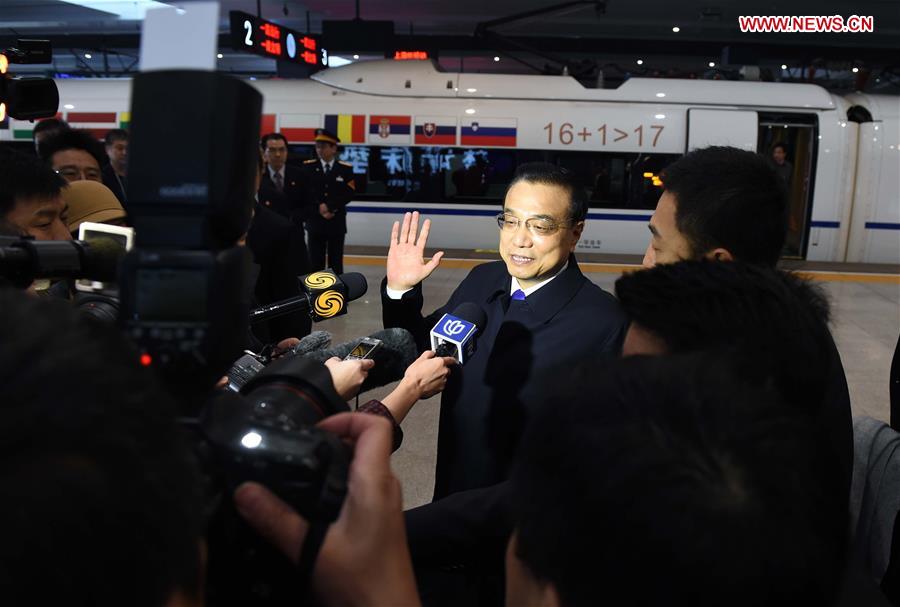 Premier Li invites CEE countries leaders to take China-made bullet train