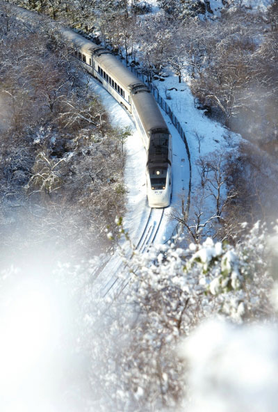 Breathtaking Bullet Train traveling through Juyongguan Pass
