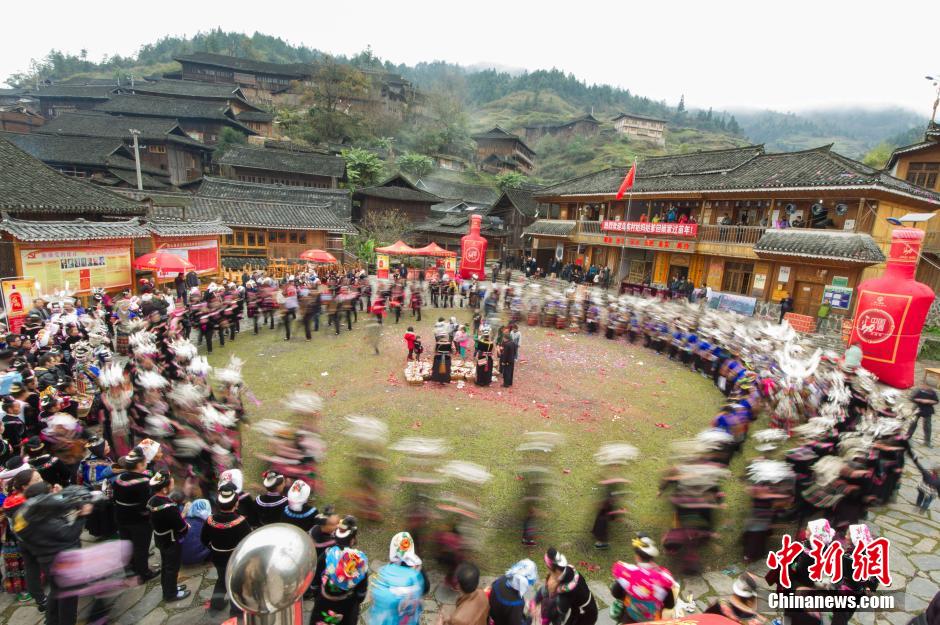 Married women of Miao ethnic group return home for New Year