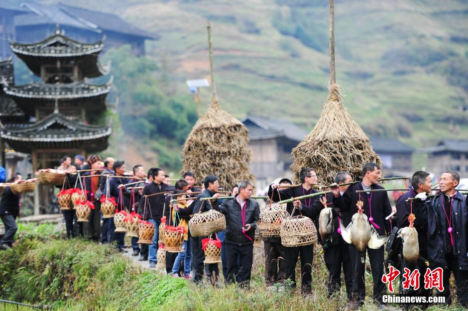 Married women of Miao ethnic group return home for New Year