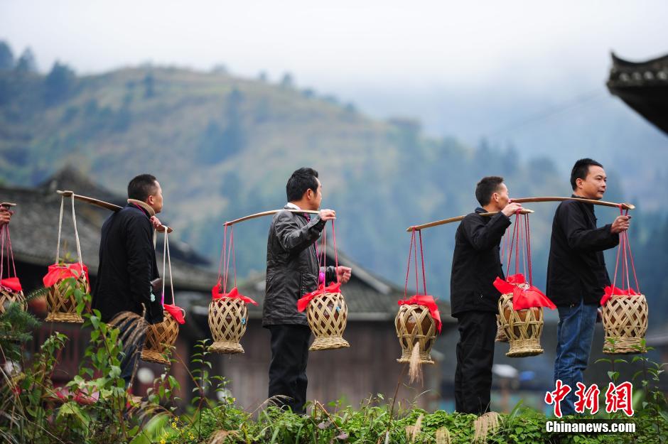 Married women of Miao ethnic group return home for New Year