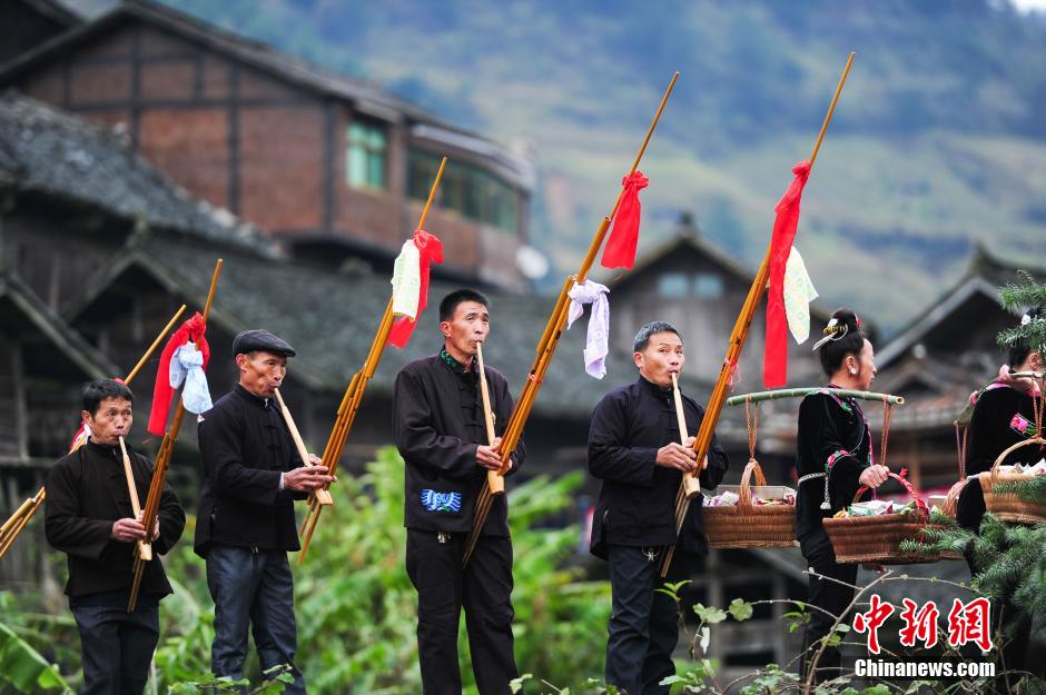 Married women of Miao ethnic group return home for New Year