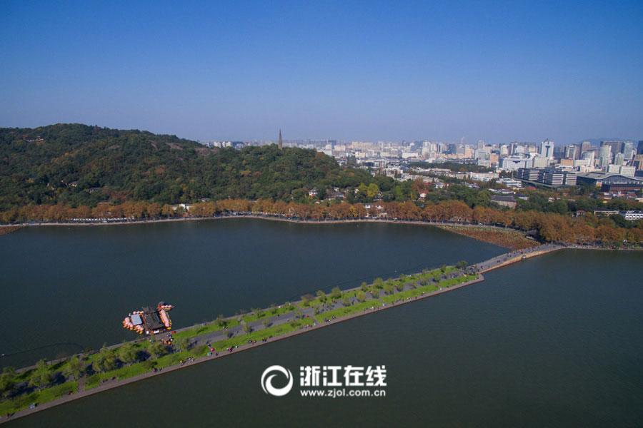 Intoxicating aerial photos of the West Lake 
