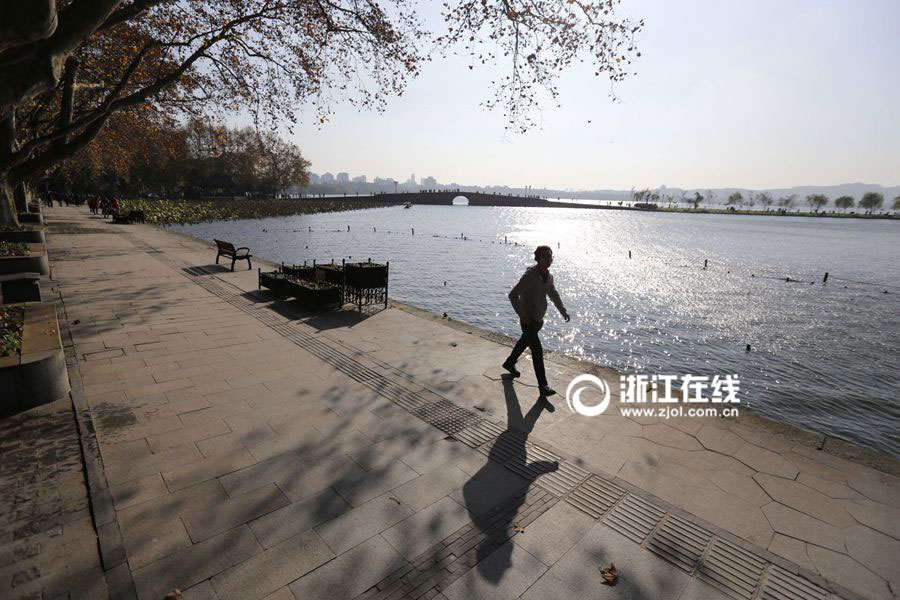 Intoxicating aerial photos of the West Lake 
