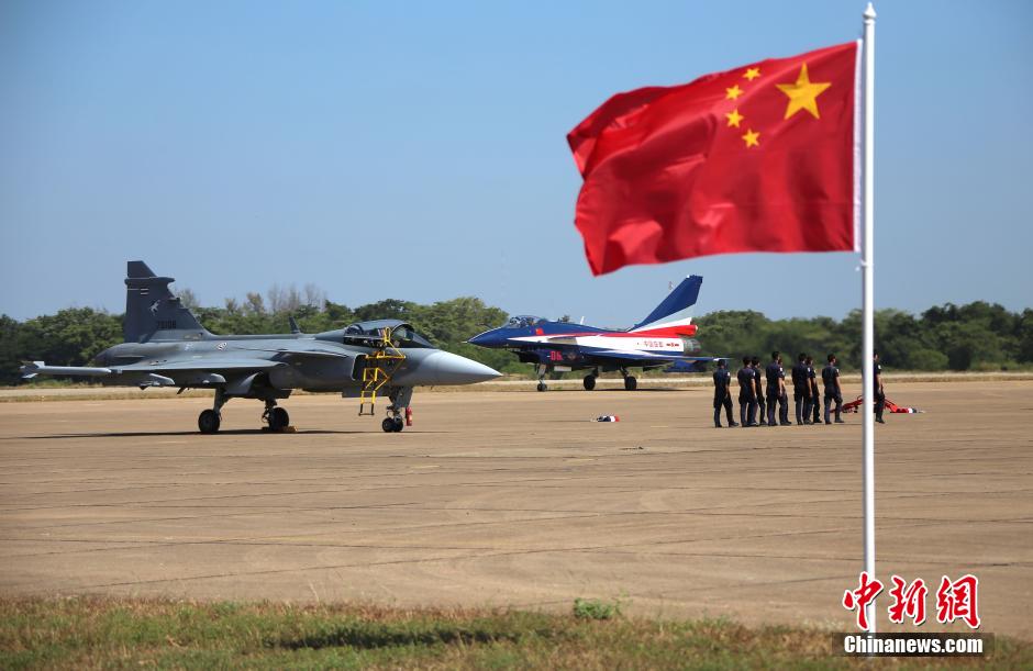 Bayi Aerobatics Team gives show in Thailand 