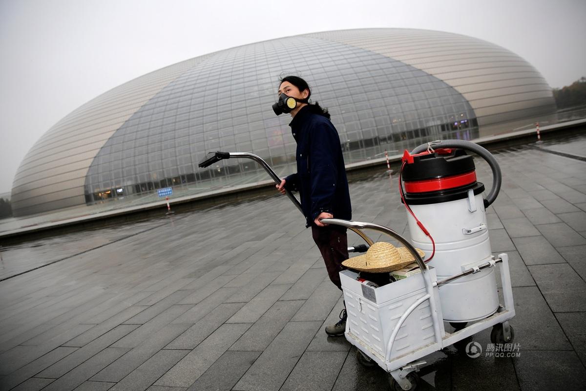 Man Turns Beijing Smog into Building Bricks