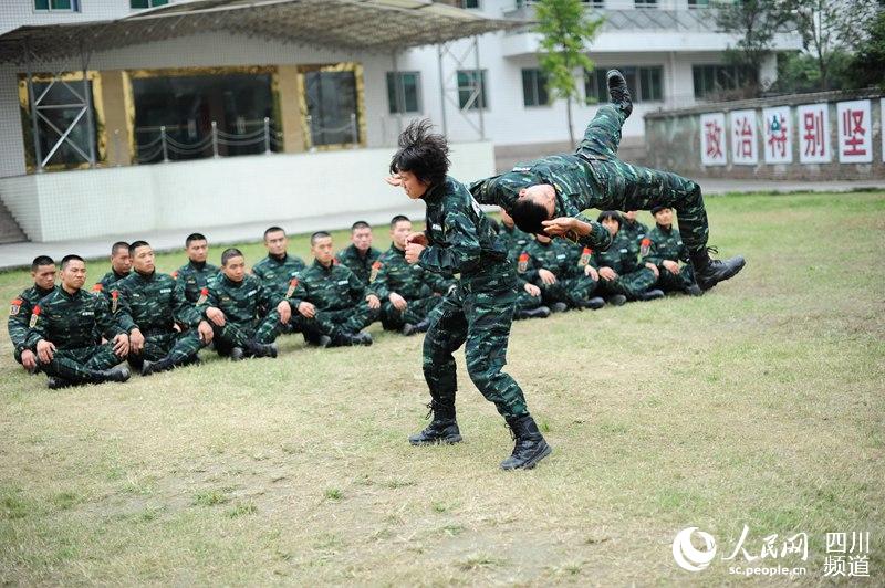 Farewell performance of female SWAT team in Sichuan