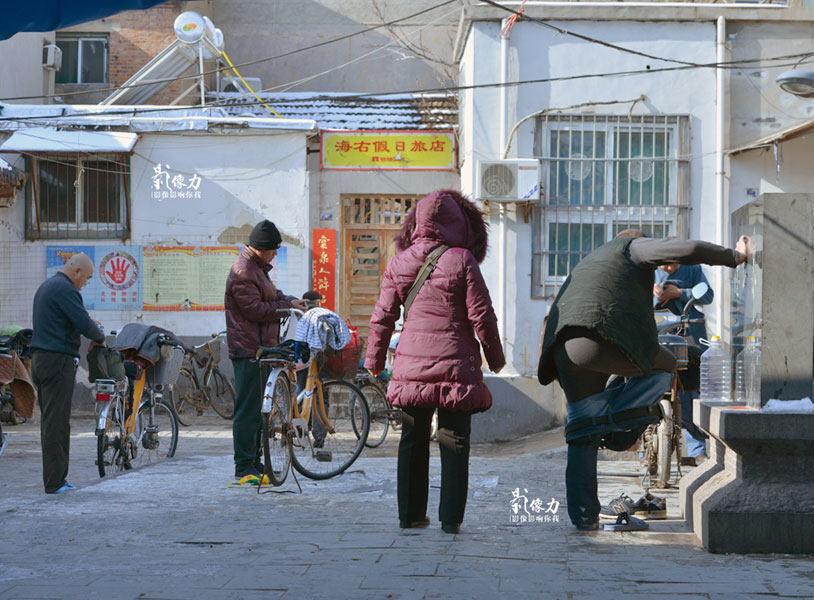 People enjoy the 'spring water life' in winter of Jinan 
