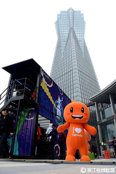 Market made of shipping containers appear in Hangzhou
