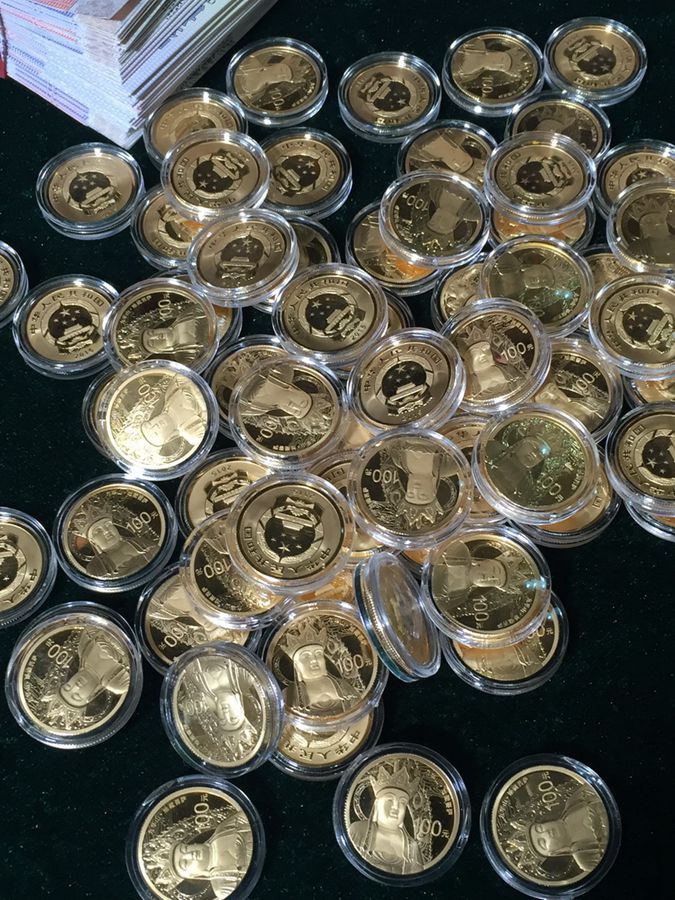 Shanghai Customs track down 2,300 smuggled commemorative coins