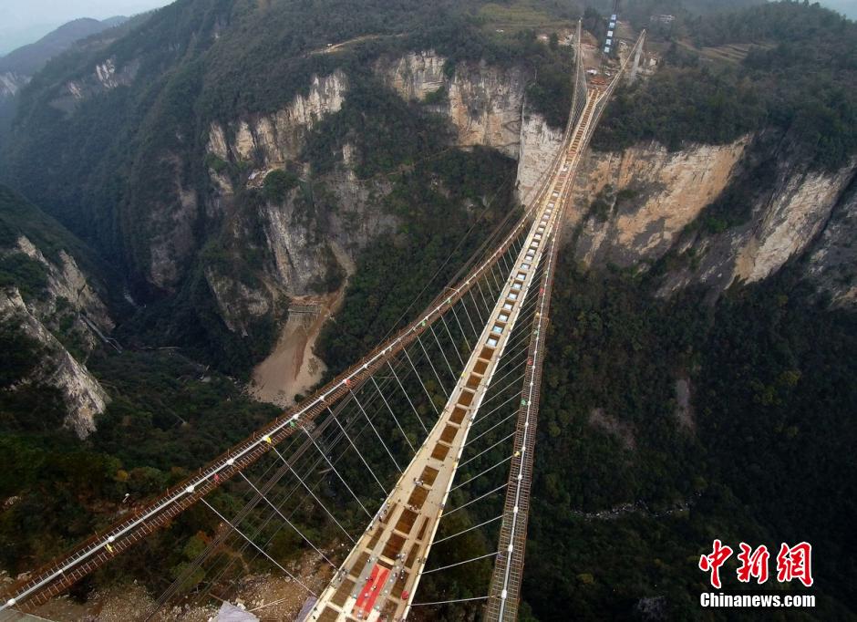 World's longest glass bridge comes to its closure