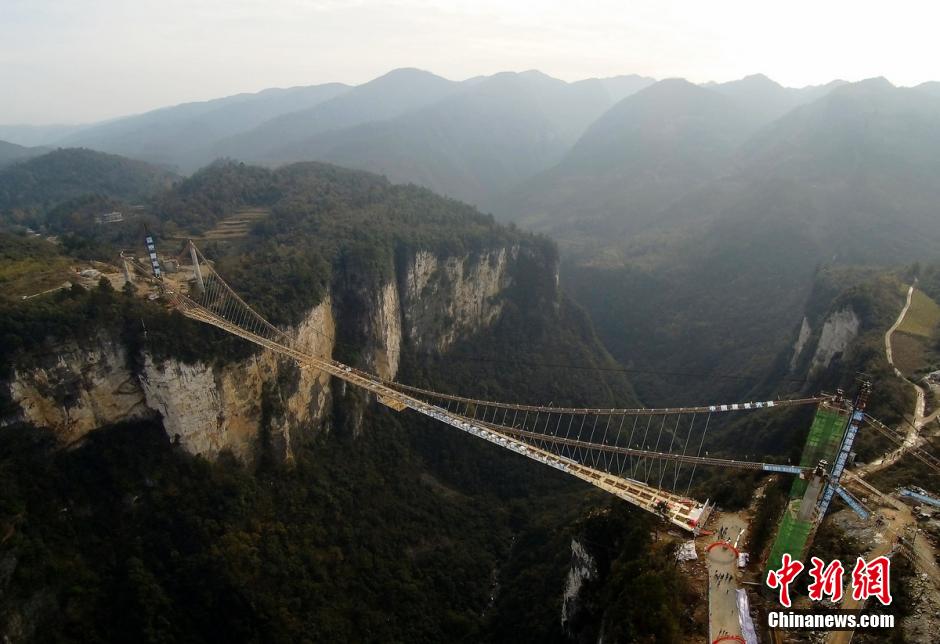 World's longest glass bridge comes to its closure