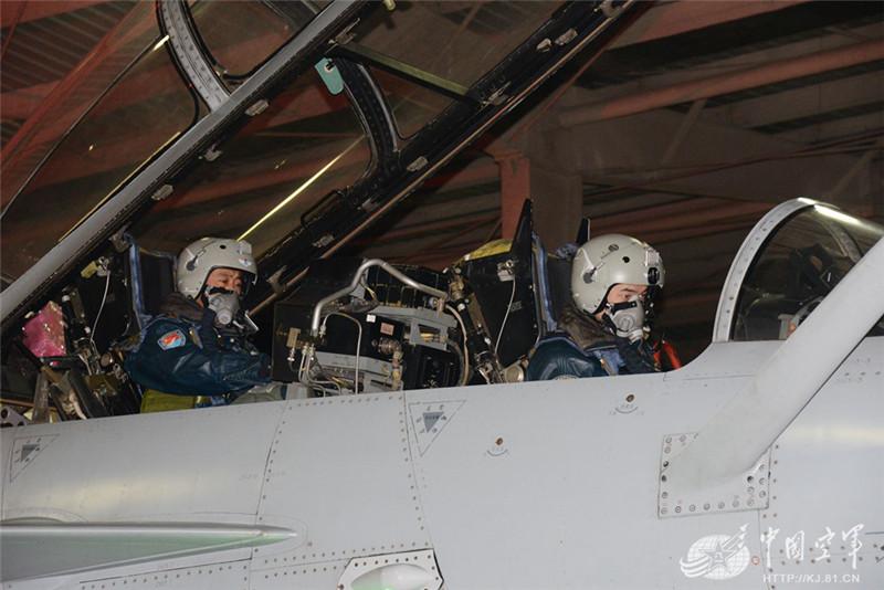 J-10 fighter jets fly thousands of kilometers in night drill