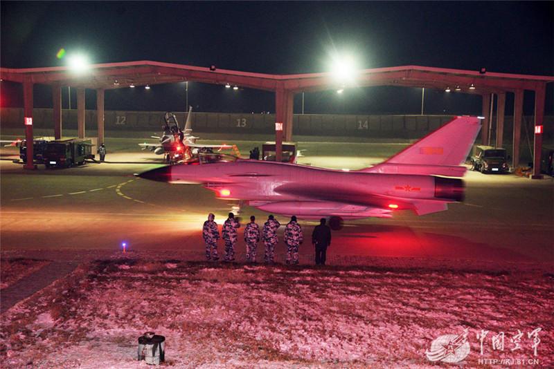 J-10 fighter jets fly thousands of kilometers in night drill