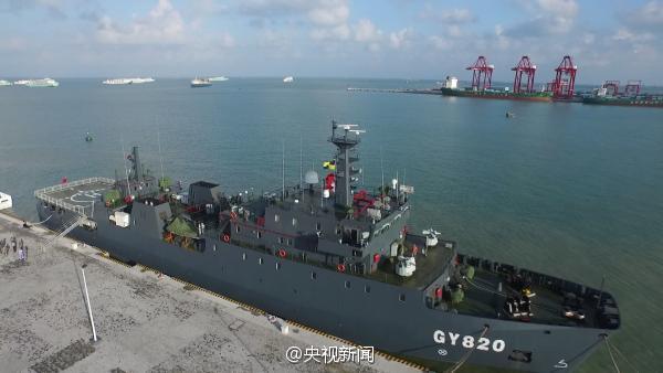 Large-tonnage comprehensive supply ship of the PLA put into service