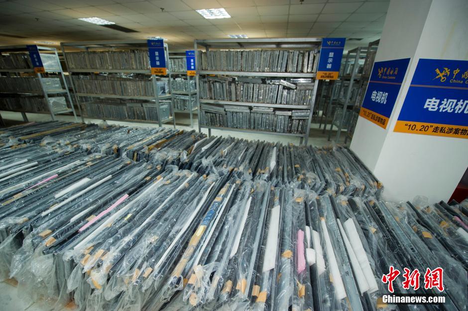 Haikou Customs confiscates over 700 types of smuggled goods