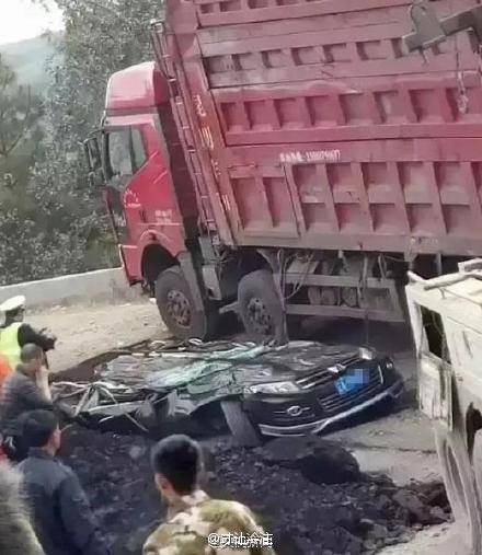 Truck Crushed a SUV, Killing 2 people in SW China