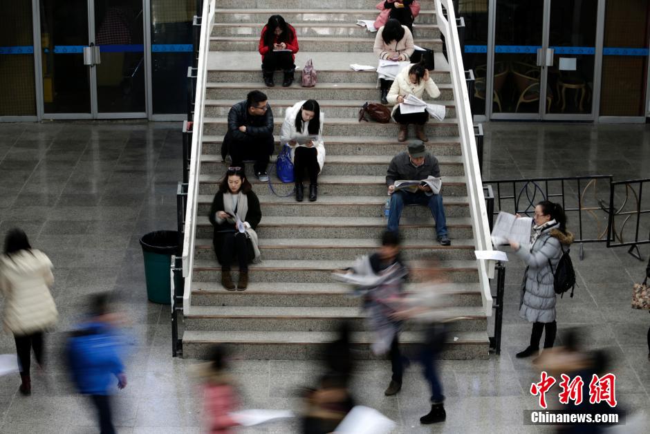 Biggest career fair opens in Beijing