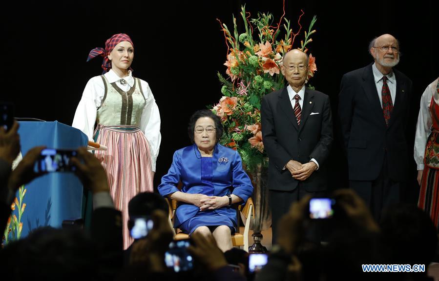 China's Tu Youyou (R) who won 2015 Nobel Prize in Physiology or Medicine gives a lecture in Karolinska Institutet, Stockholm, capital of Sweden, Dec. 7, 2015.