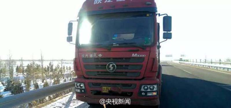 Dangerous! Truck runs 50 km after losing a tire