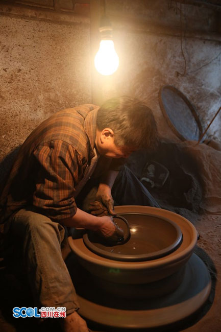 Unique clay hot pot containers in Yibin
