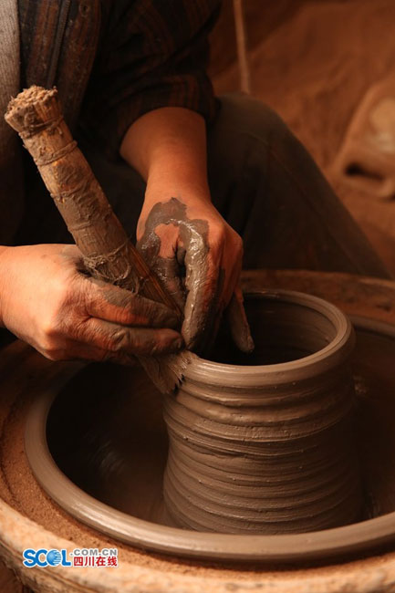 Unique clay hot pot containers in Yibin
