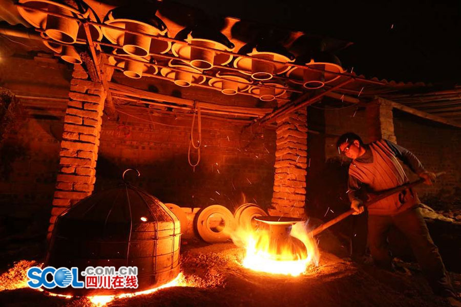 Unique clay hot pot containers in Yibin
