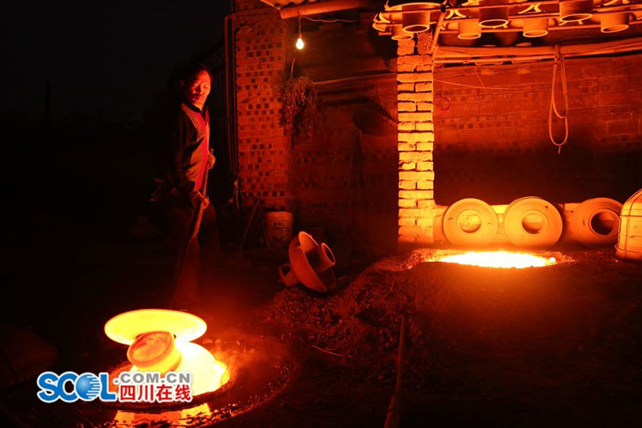 Unique clay hot pot containers in Yibin
