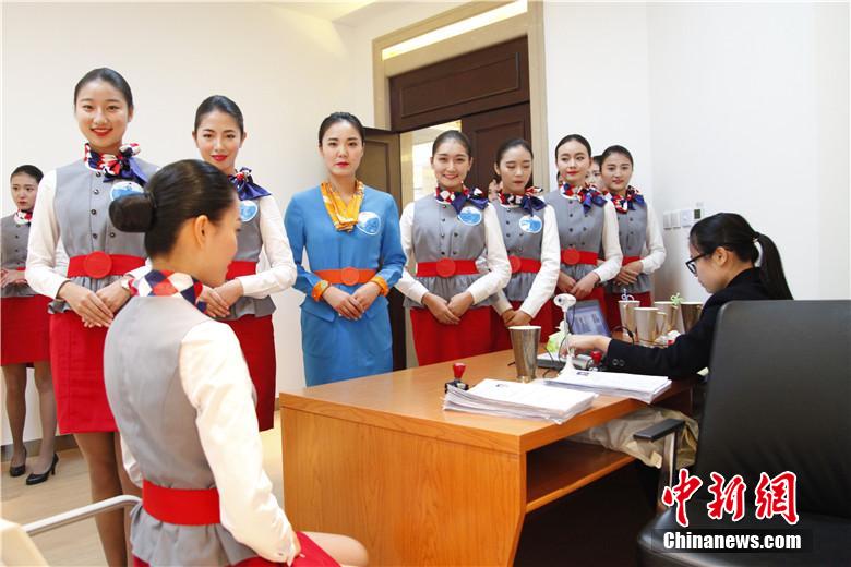 College students vie for flight attendant jobs