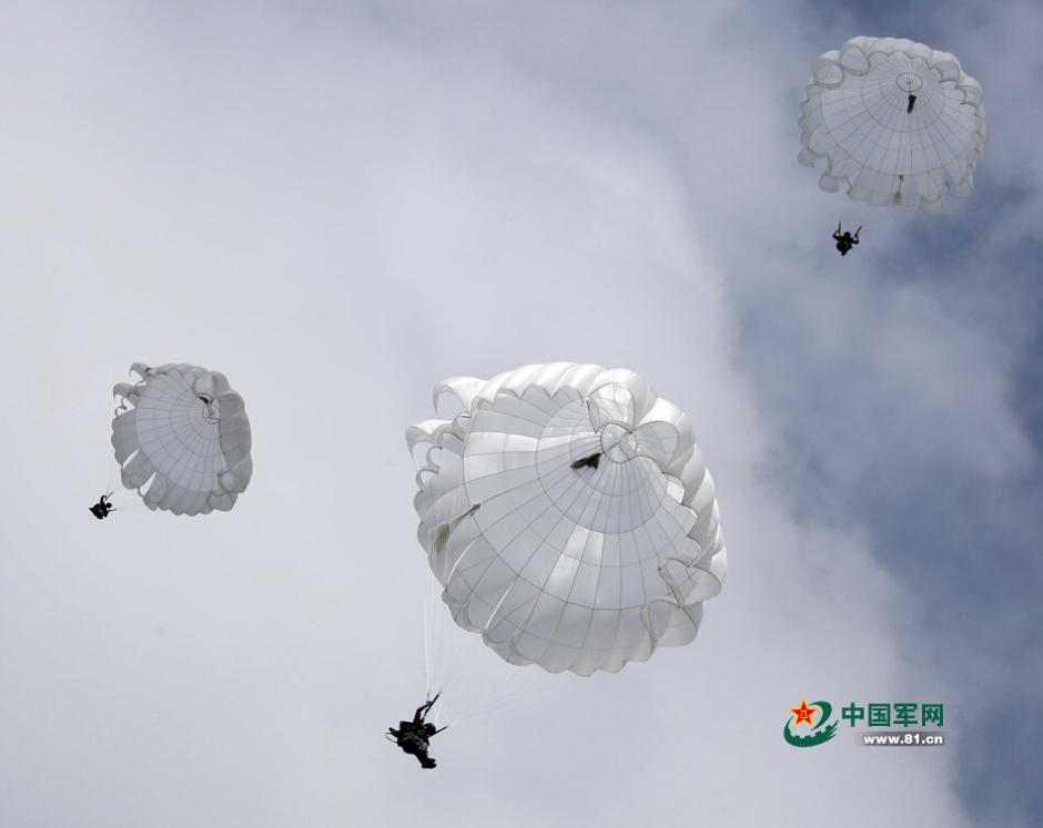 PLA Marine Corps conducts parachuting training