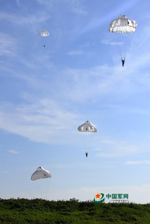 PLA Marine Corps conducts parachuting training