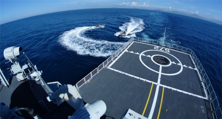 South China Sea Fleet conducts live fire drill