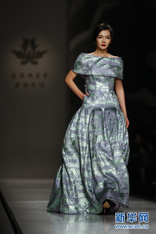 Haute couture fashion show held in Beijing