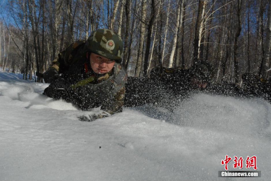 Xinjiang armed police frontier force conduct training in severe cold