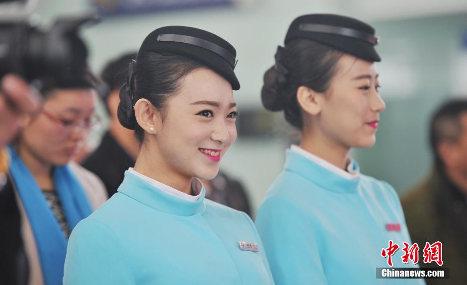 Flight attendants of Jiangxi Airline debut in Nanchang airport