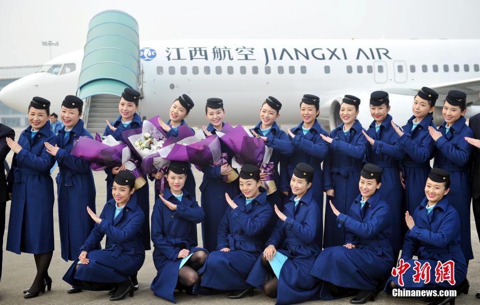 Flight attendants of Jiangxi Airline debut in Nanchang airport